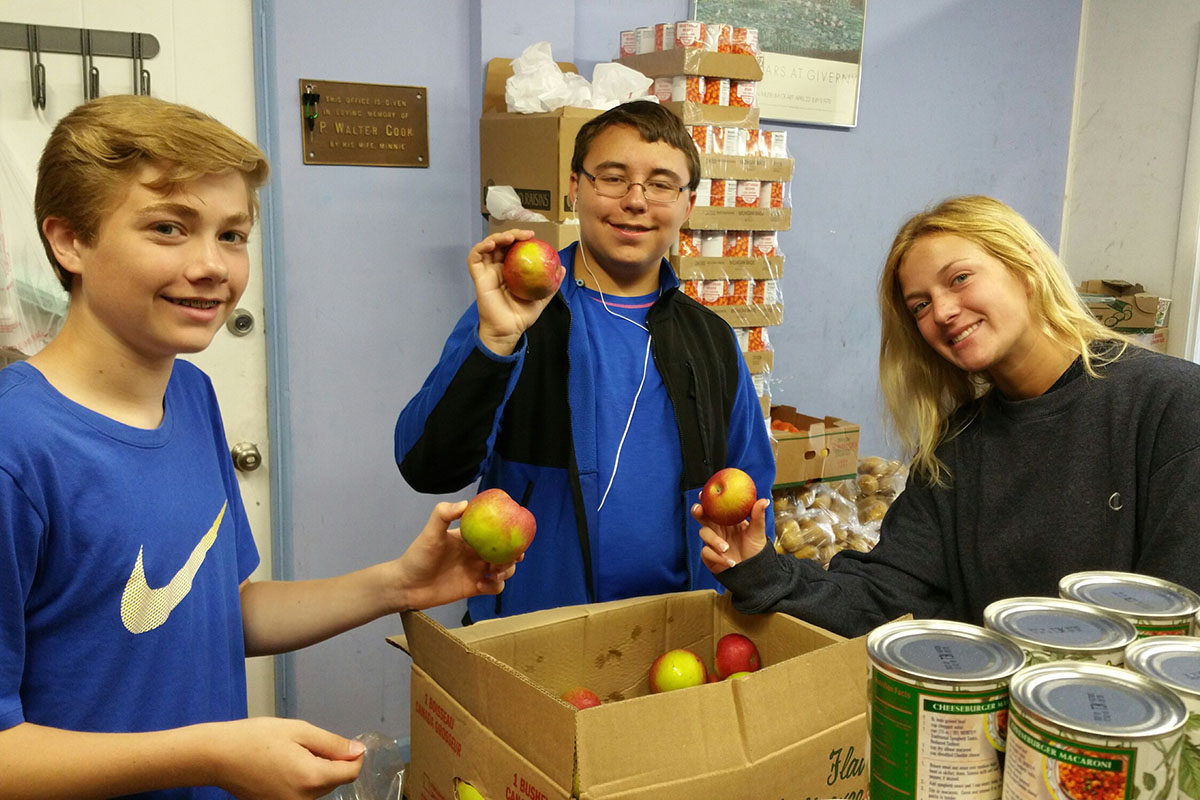 Mission trip participants package apples