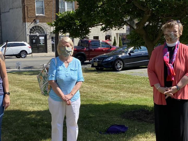 The Rev. Margaret Otterburn (North Porch volunteer), Cynthia Moricz de Tesco (North Porch Director), Ann Hirsch (Lenten Outreach committee member), the Rev. Lynne Bleich Weber (District 9 Convener) and the Rev. Ellen Kohn-Perry (North Porch volunteer) gather outside St. John’s, Dover to give thanks for the 2020 Lenten Offering of $8,010.