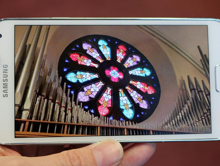 Turn on your smartphone in church on Social Media Sunday, October 25