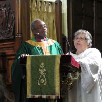 Presiding Bishop Curry preaches in English, while Armantina Pelaez translates to Spanish. SHARON SHERIDAN PHOTO