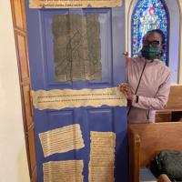 Karen Mingo-Campbell prepares to bring Station 7 (Simon of Cyrene is Forced to Carry Jesus’ Cross). Through her art, she reflected on those who, willingly or unwillingly, enter into service that changes history. PAT PIERMATTI PHOTO