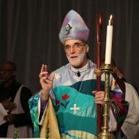 Bishop Beckwith gives the final blessing at the opening Eucharist of Convention. NINA NICHOLSON PHOTO